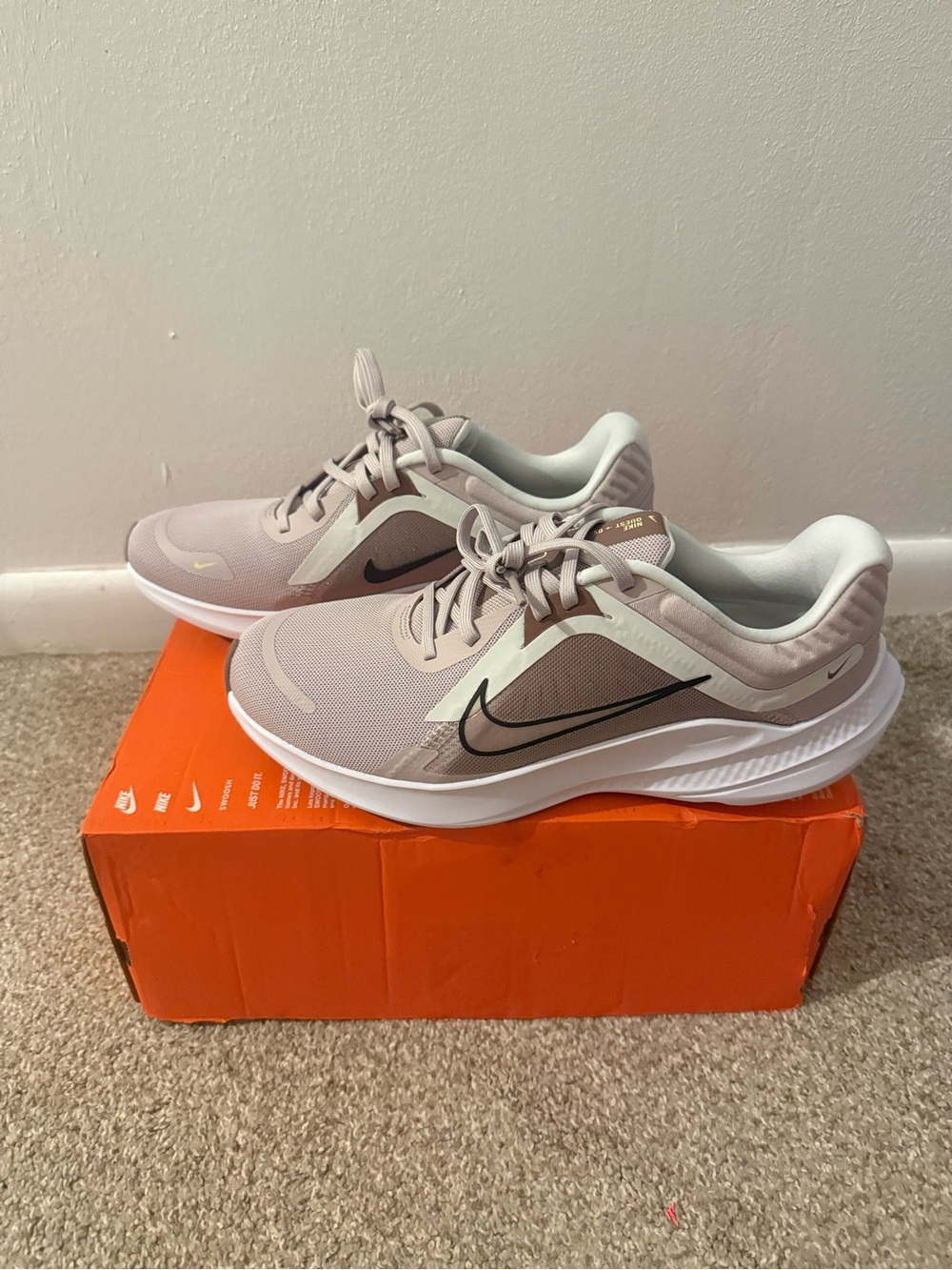 Nike Women's Quest 5 Running Shoes